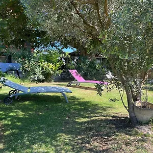 Au Petit Bonheur , LʼIsle-sur-la-Sorgue France